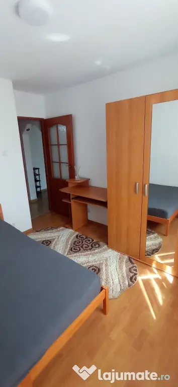 Închiriez apartament