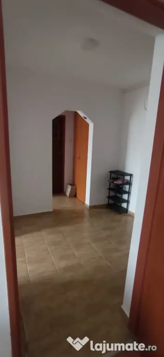 Închiriez apartament