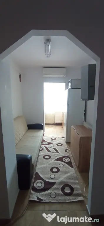 Închiriez apartament
