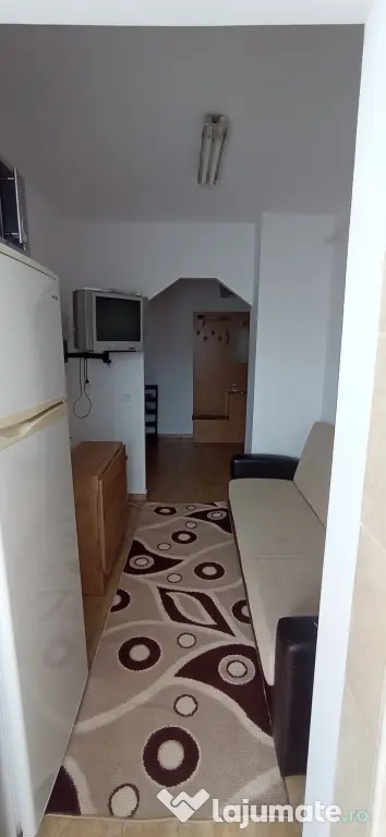Închiriez apartament