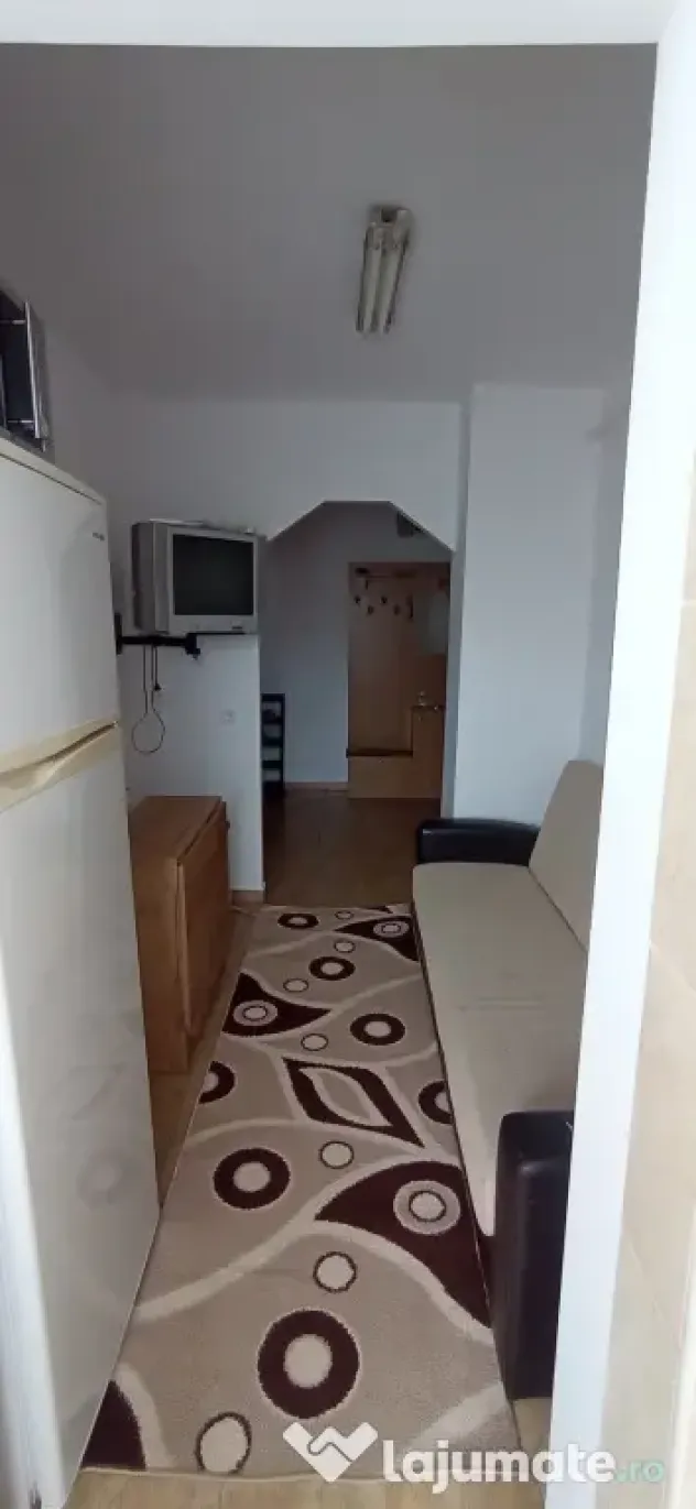 Închiriez apartament