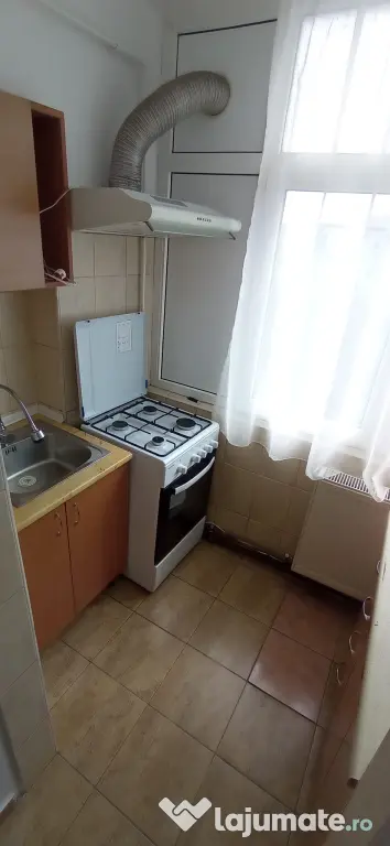 Închiriez apartament