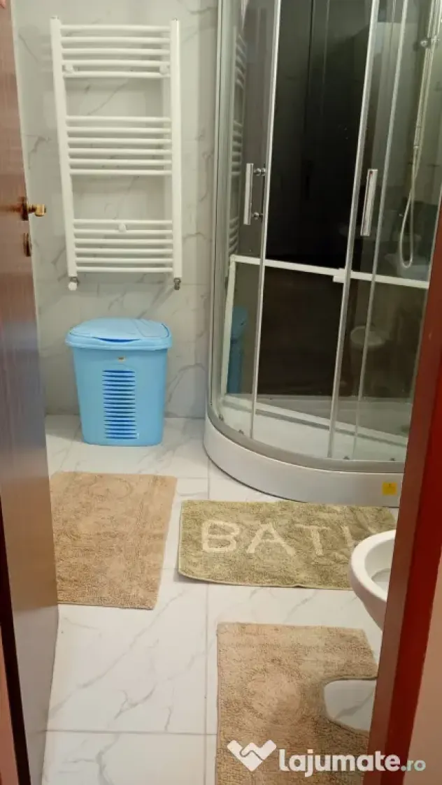 Închiriez apartament