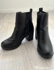 Botine damă negre cu toc gros și cataramă