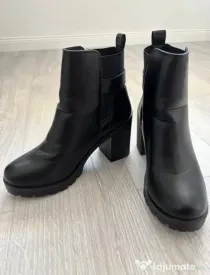 Botine damă negre cu toc gros și cataramă