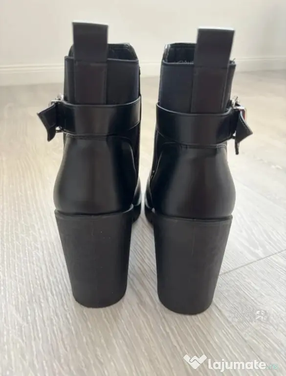 Botine damă negre cu toc gros și cataramă