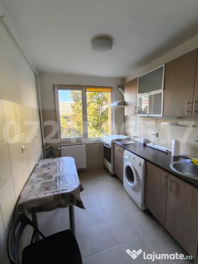 Închiriez apartament decomandat cu 2 camere complet mobilat și utilat