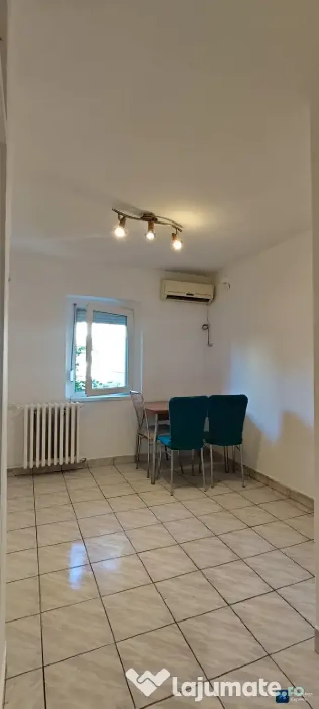 Apartament de vânzare cu 2 camere Central