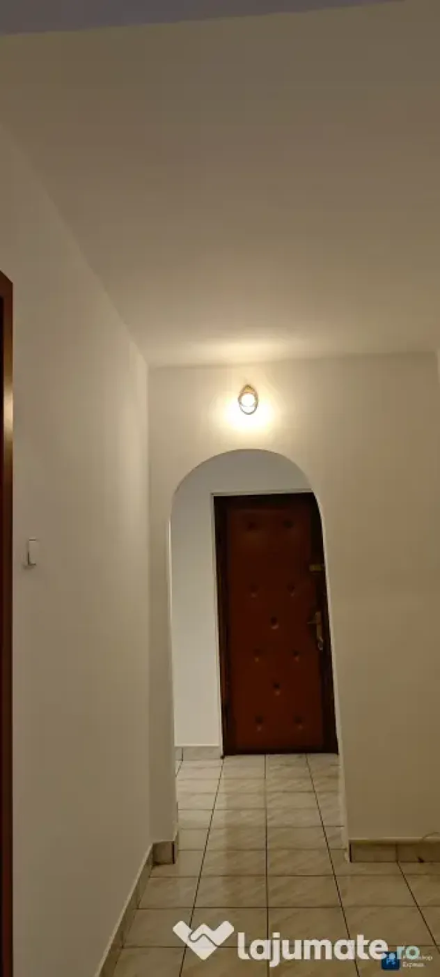 Apartament de vânzare cu 2 camere Central
