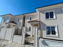 Duplex despartit prin C.T. - bucatarie inchisa - teren gener