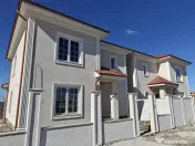 Duplex despartit prin C.T. - bucatarie inchisa - teren gener