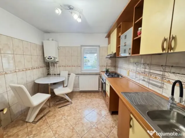 Apartament decomandat cu 4 camere de vânzare în zona Casa - Constanta (Constanta)