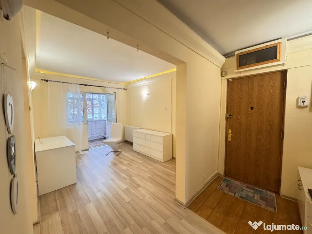 Apartament decomandat cu 4 camere de vânzare în zona Casa - Constanta (Constanta)