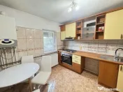 Apartament decomandat cu 4 camere de vânzare în zona Casa 
