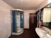 Casă spațioasă cu piscină încălzită, panouri fotovolt 