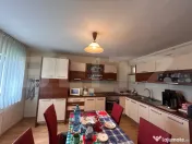 Casă spațioasă cu piscină încălzită, panouri fotovolt 