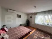 Casă spațioasă cu piscină încălzită, panouri fotovolt 