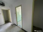 Apartament cu 3 camere, suprafata generoasa, etaj 2/4, zona 