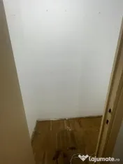 Apartament cu 3 camere, suprafata generoasa, etaj 2/4, zona 