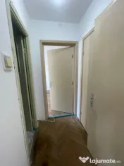 Apartament cu 3 camere, suprafata generoasa, etaj 2/4, zona 