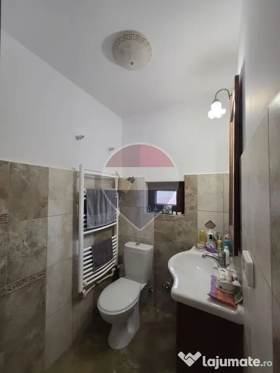 Casă / Vilă cu 3 camere de vânzare în zona Andrei Muresanu - Ploiesti (Prahova)
