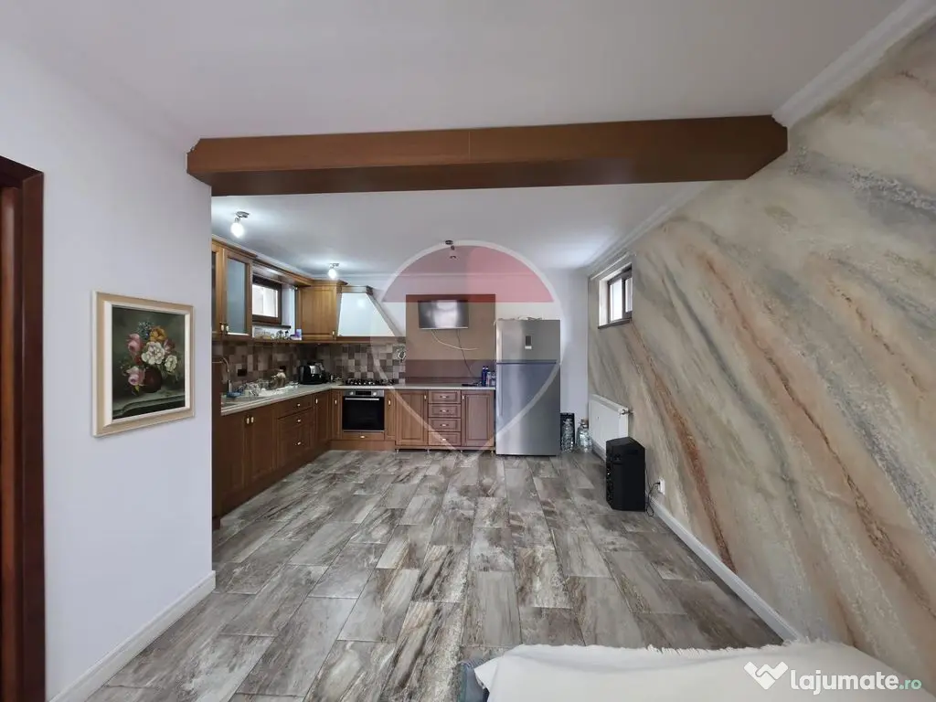 Casă / Vilă cu 3 camere de vânzare în zona Andrei Muresanu - Ploiesti (Prahova)