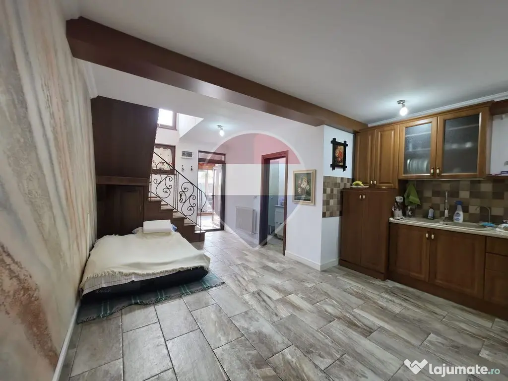 Casă / Vilă cu 3 camere de vânzare în zona Andrei Muresanu - Ploiesti (Prahova)