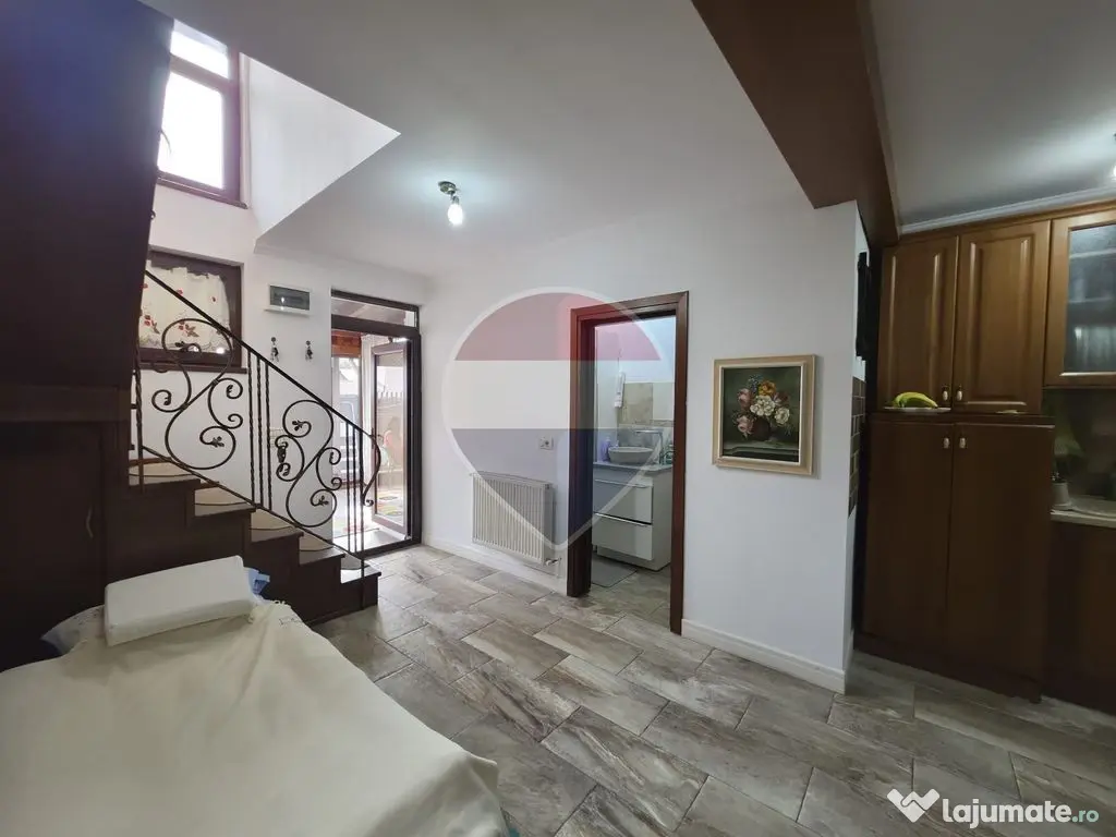 Casă / Vilă cu 3 camere de vânzare în zona Andrei Muresanu - Ploiesti (Prahova)