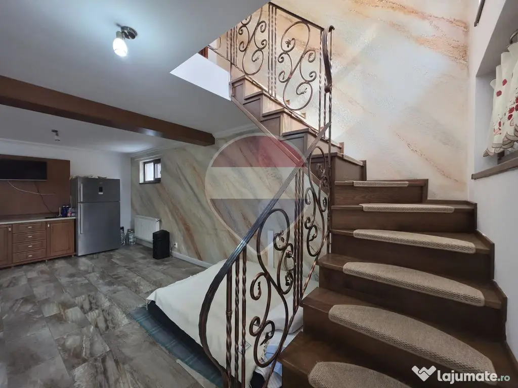 Casă / Vilă cu 3 camere de vânzare în zona Andrei Muresanu - Ploiesti (Prahova)