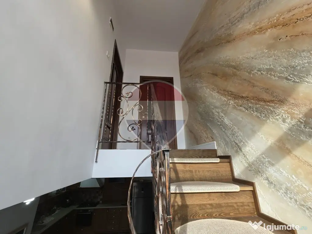 Casă / Vilă cu 3 camere de vânzare în zona Andrei Muresanu - Ploiesti (Prahova)