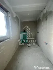 Duplex cu 4 camere, dressing si 3 bai. Toate utilitatile, la asfalt. 