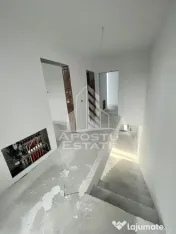 Duplex cu 4 camere, dressing si 3 bai. Toate utilitatile, la asfalt. 