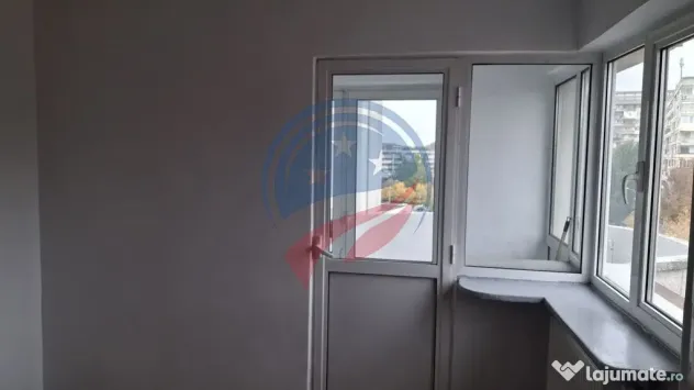 Apartament 4 camere, decomandat, etaj 3, zona Ramada - Craiova (Dolj)