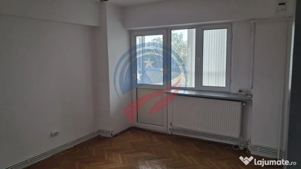 Apartament 4 camere, decomandat, etaj 3, zona Ramada - Craiova (Dolj)