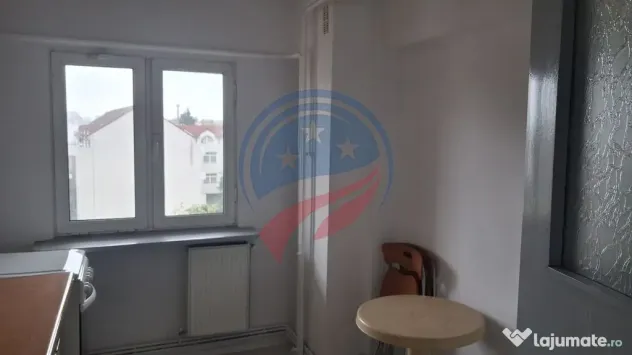 Apartament 4 camere, decomandat, etaj 3, zona Ramada - Craiova (Dolj)