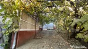 Casă la țară cu grădină generoasă în Pişchinți, la 