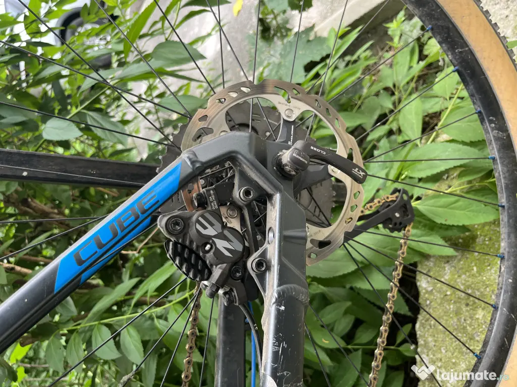 Bicicleta cube custom