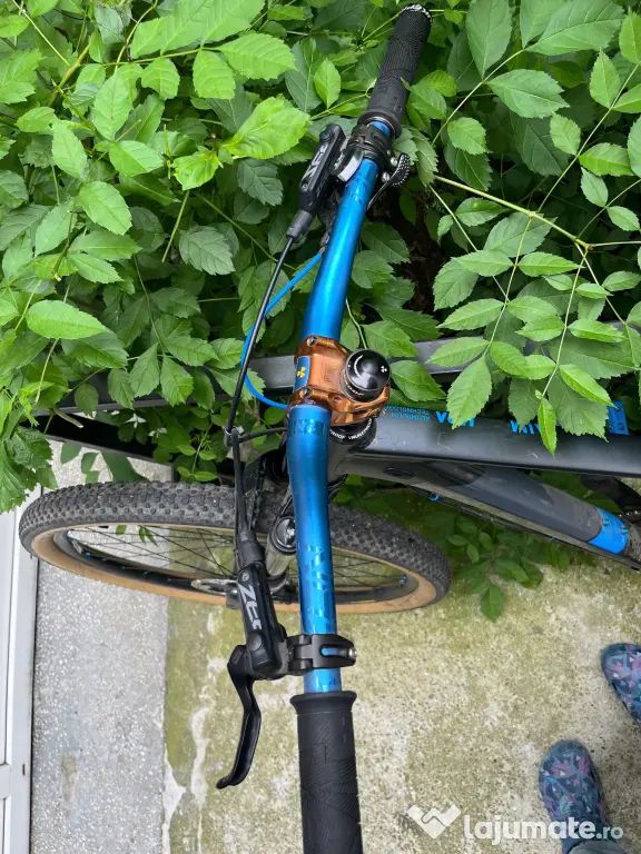 Bicicleta cube custom