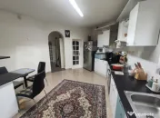 Casa individuala de 514 mp cu teren de 10 ari si 2 garaje su 