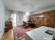 Casa individuala de 514 mp cu teren de 10 ari si 2 garaje su 