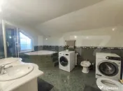 Casa individuala de 514 mp cu teren de 10 ari si 2 garaje su 