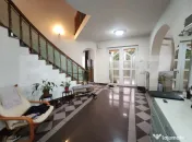 Casa individuala de 514 mp cu teren de 10 ari si 2 garaje su 
