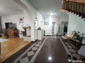 Casa individuala de 514 mp cu teren de 10 ari si 2 garaje su 