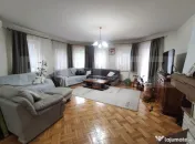 Casa individuala de 514 mp cu teren de 10 ari si 2 garaje su 