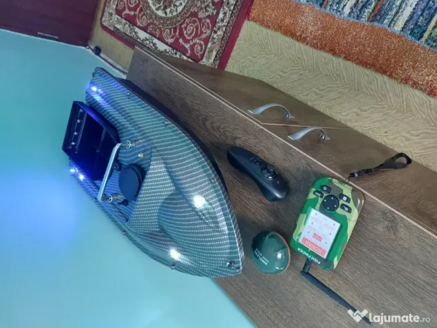 Barcă telecomandată Nadă pești cu Sonar