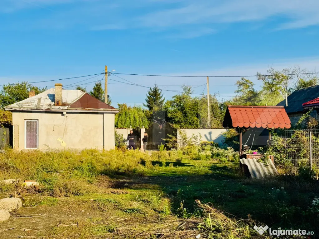 De vânzare o proprietate cu teren generos în satul Ghineș - Salcioara (Dambovita)