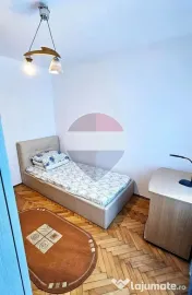 Apartament cu 3 camere de închiriat în zona Precista 