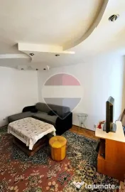 Apartament cu 3 camere de închiriat în zona Precista 