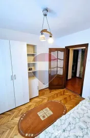 Apartament cu 3 camere de închiriat în zona Precista 