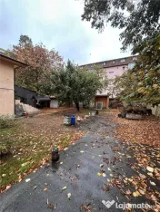 Casa de locuit cu spatiu comercial la parter si spalatorie a 